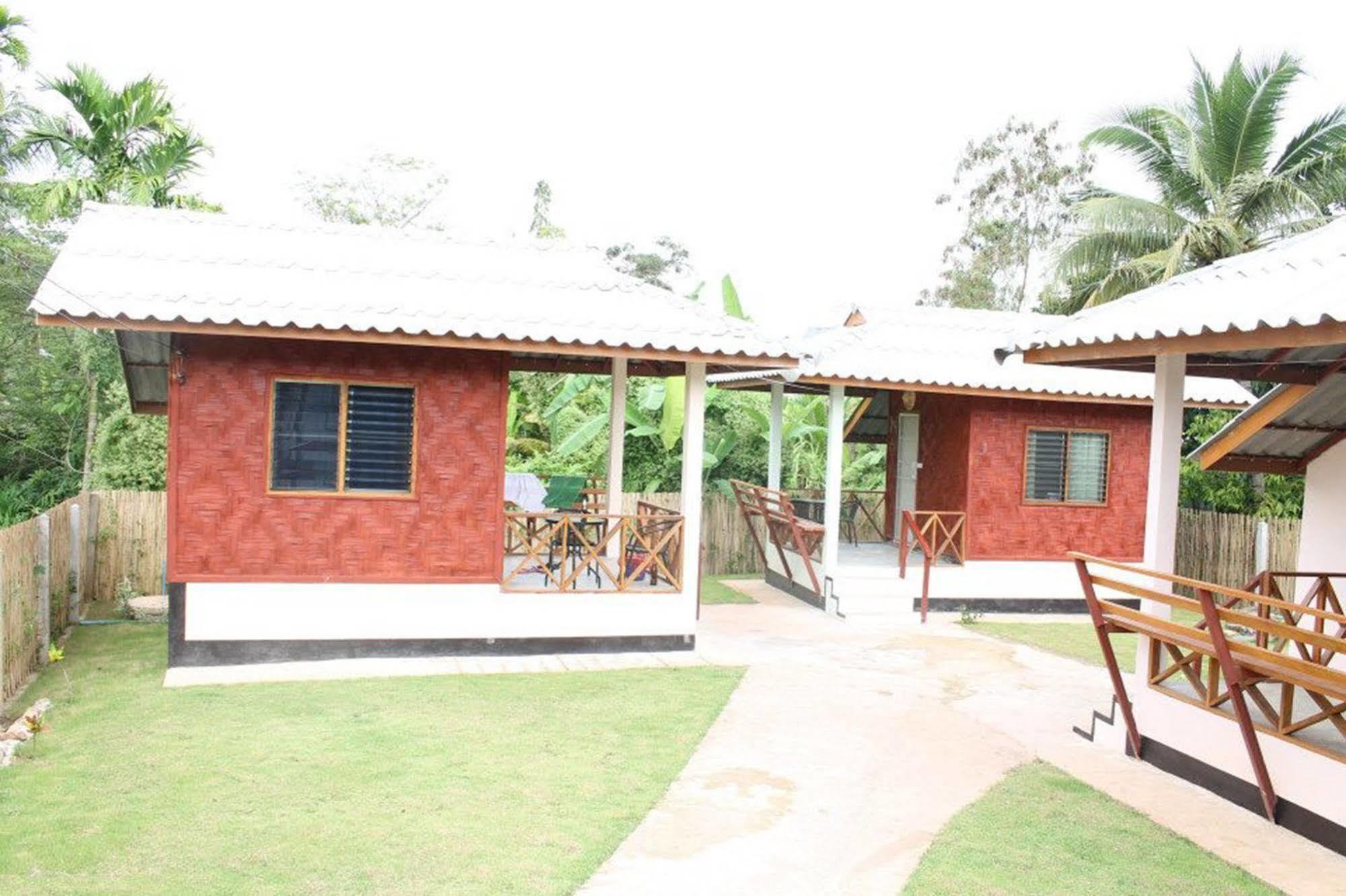 Sarm Mork Guest House 매홍손 외부 사진